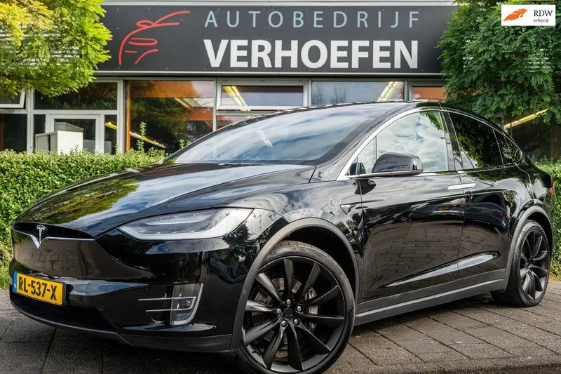 Tesla Model X (2017)