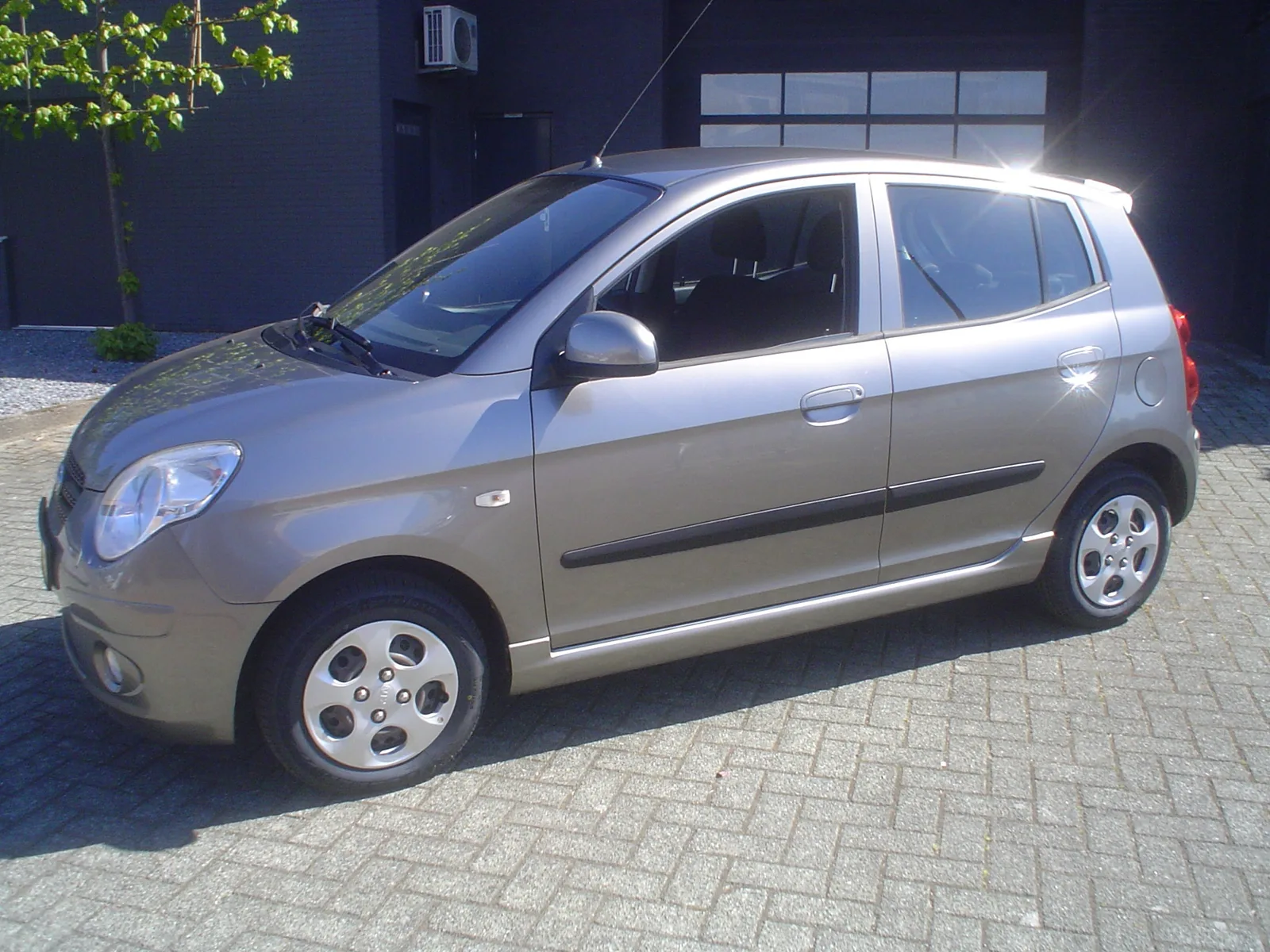 Kia Picanto (2010) — foto 1