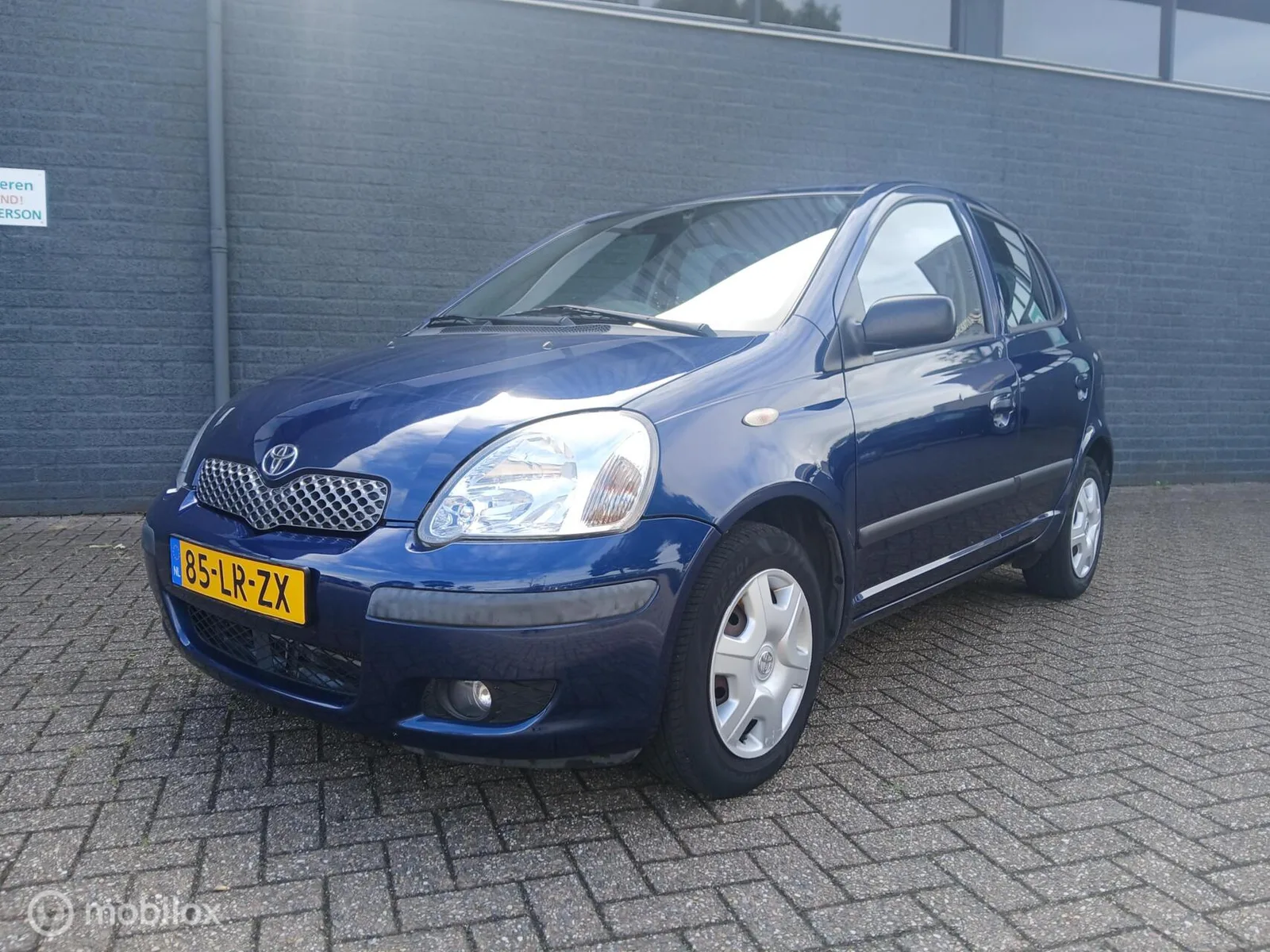 Toyota Yaris (2003) — foto 1