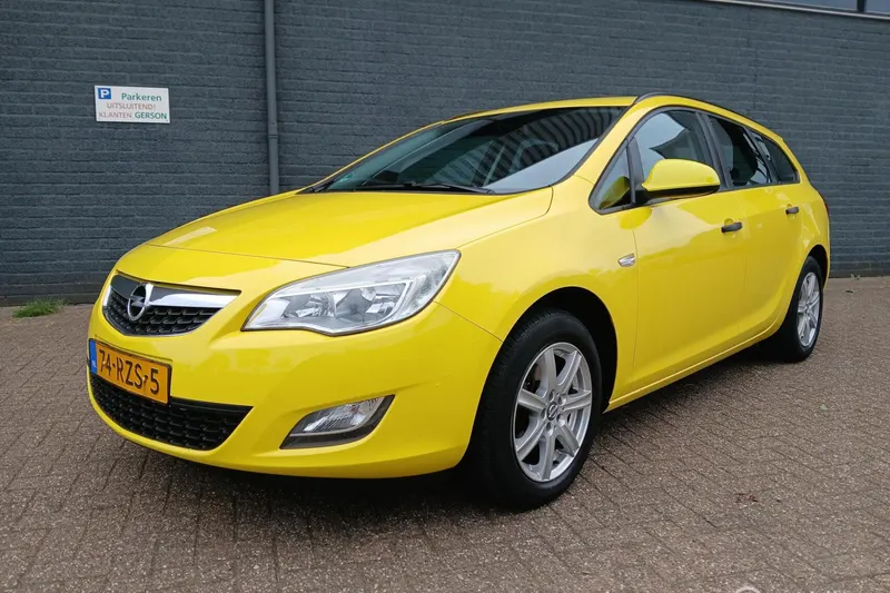Opel Astra Sports Tourer (2011)