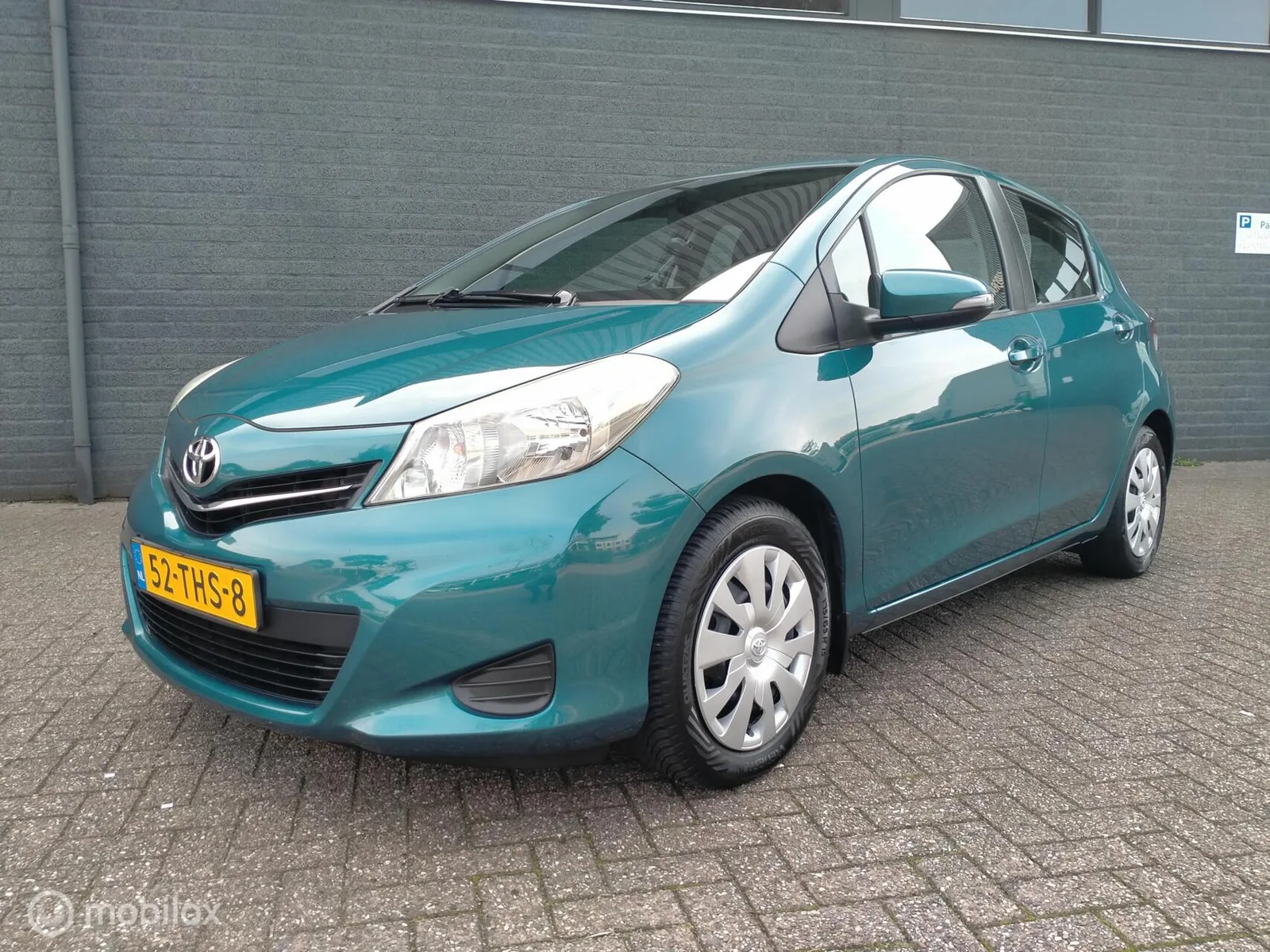 Toyota Yaris (2012) — foto 1