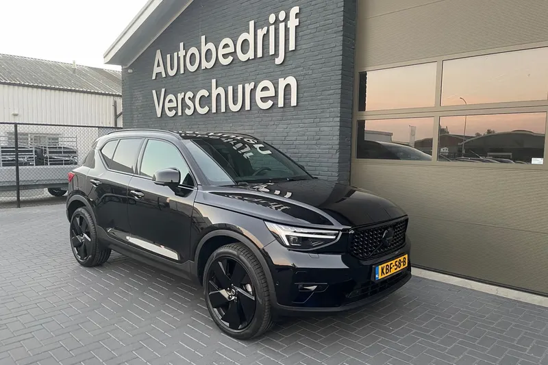 Volvo XC40 (2025)