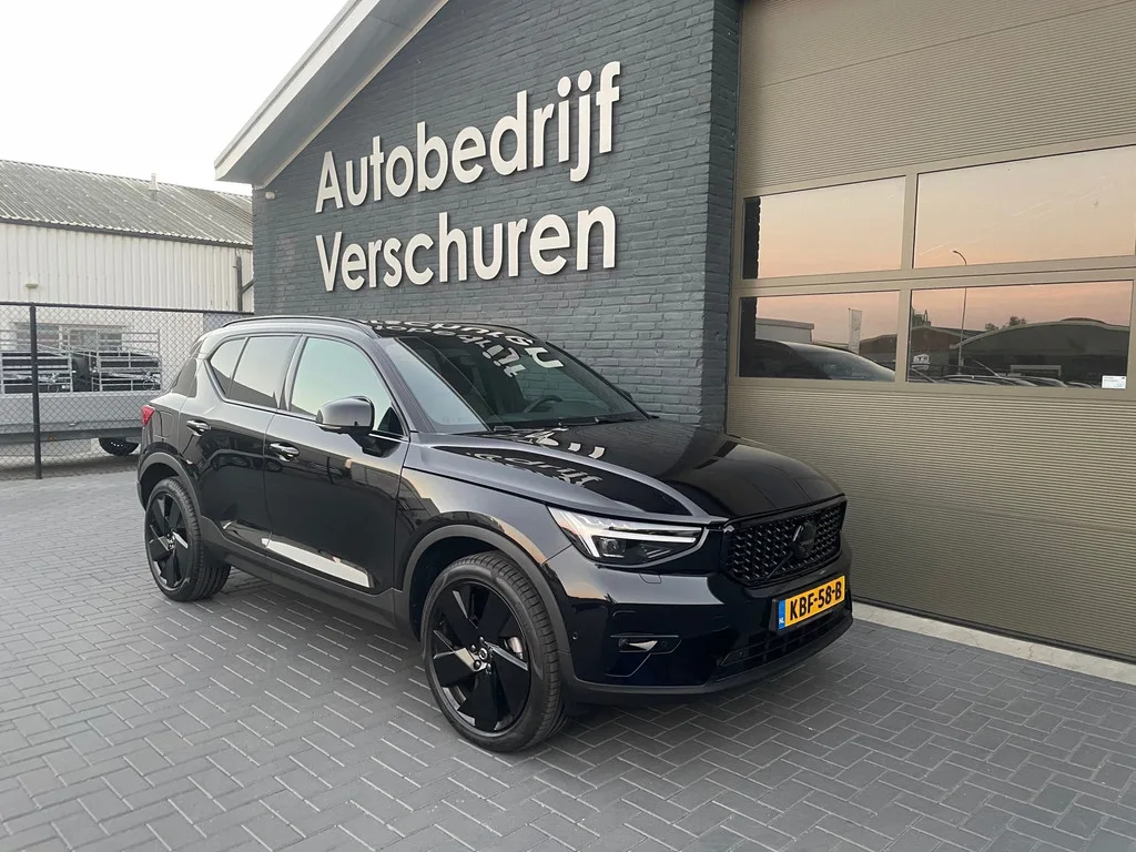 Volvo XC40 (2025) — foto 1