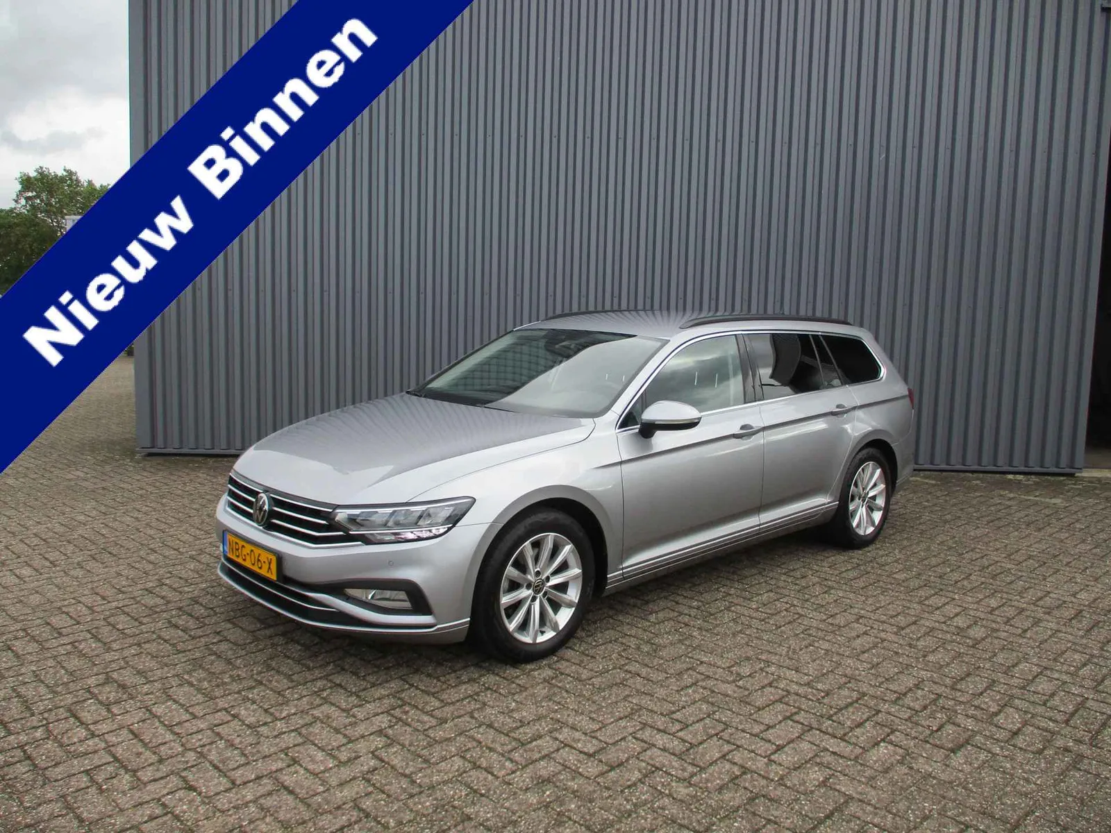 Volkswagen Passat (2022) — foto 1