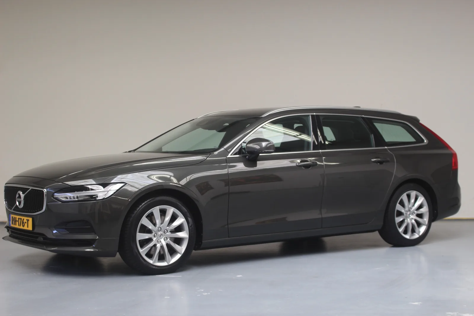 Volvo V90 (2017) — foto 1