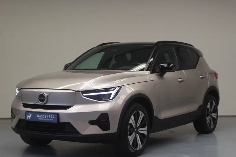 Volvo XC40 (2023)