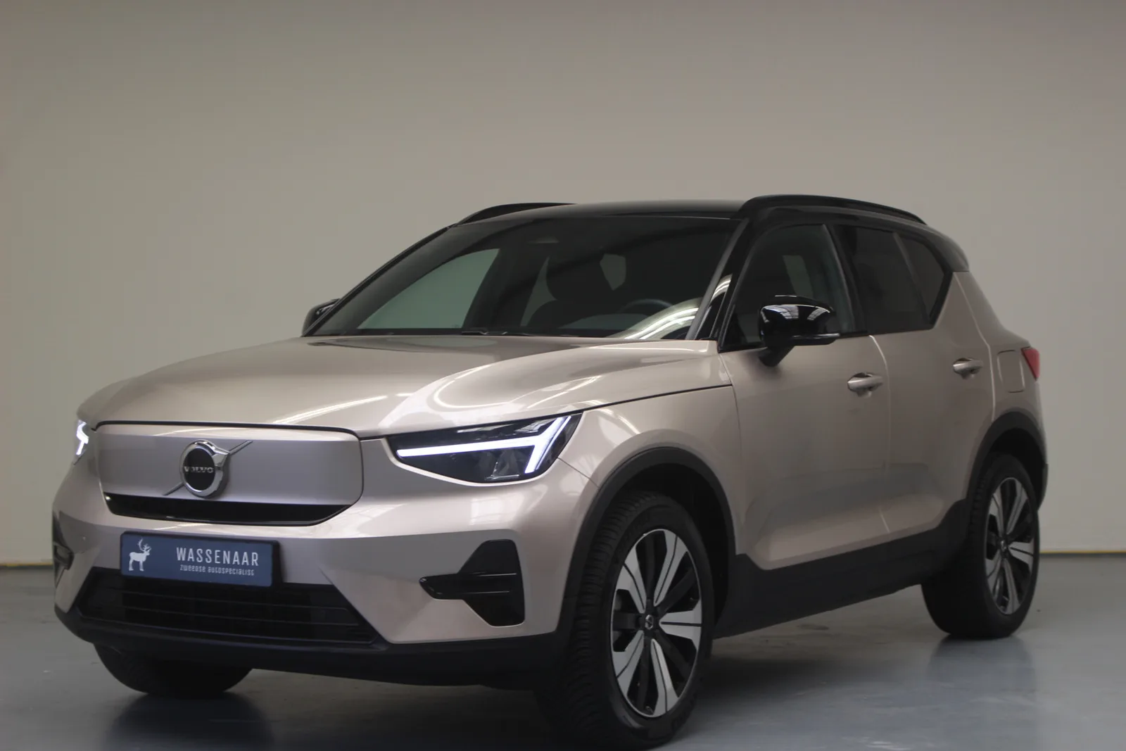 Volvo XC40 (2023) — foto 1