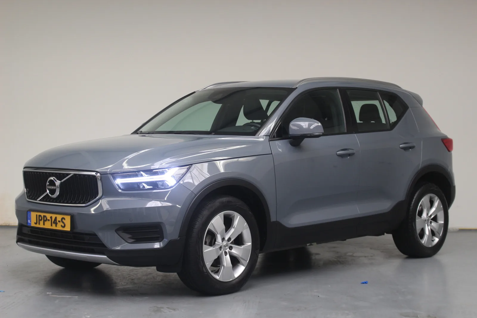 Volvo XC40 (2019) — foto 1