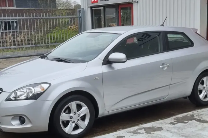 Kia Pro_cee'd (2010)
