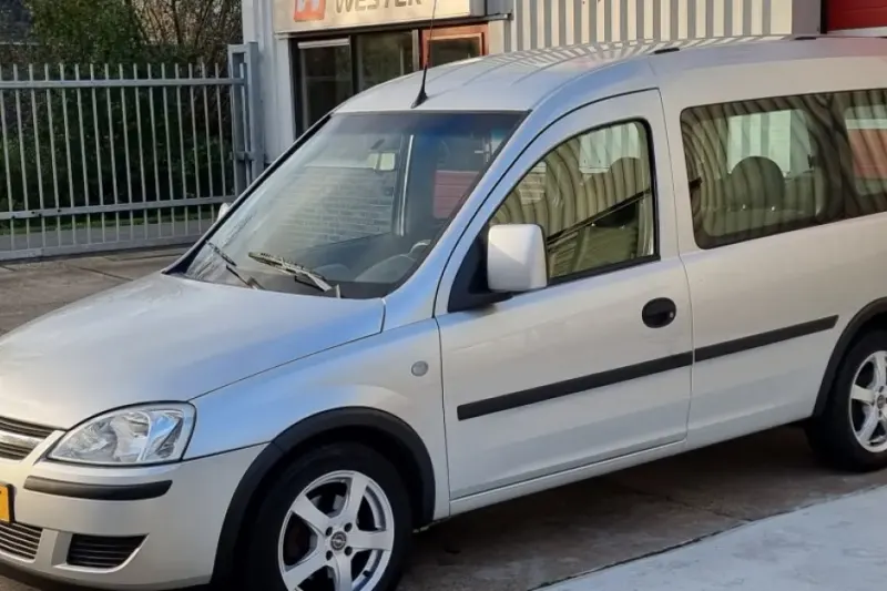 Opel Tour (2008)