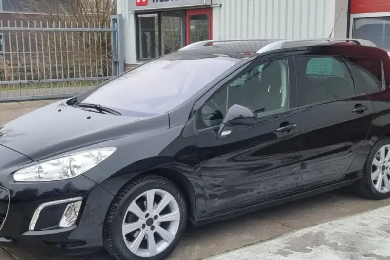 Peugeot 308 (2011)