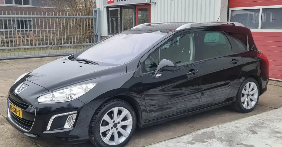 Peugeot 308 (2011) — foto 1