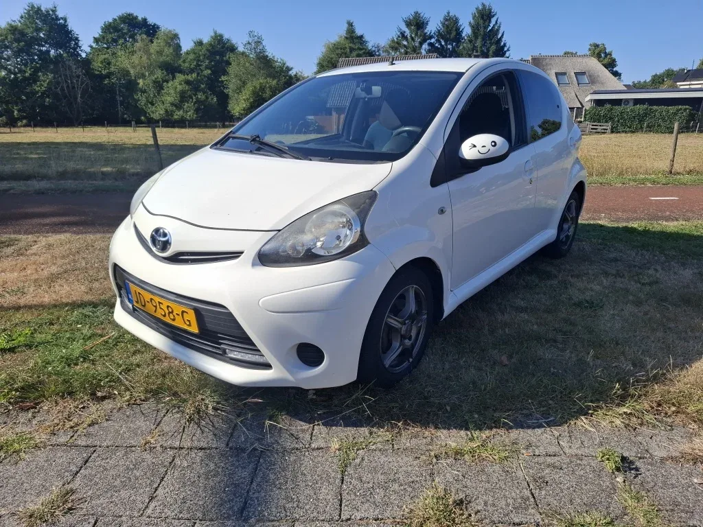Toyota Aygo (2012) — foto 1