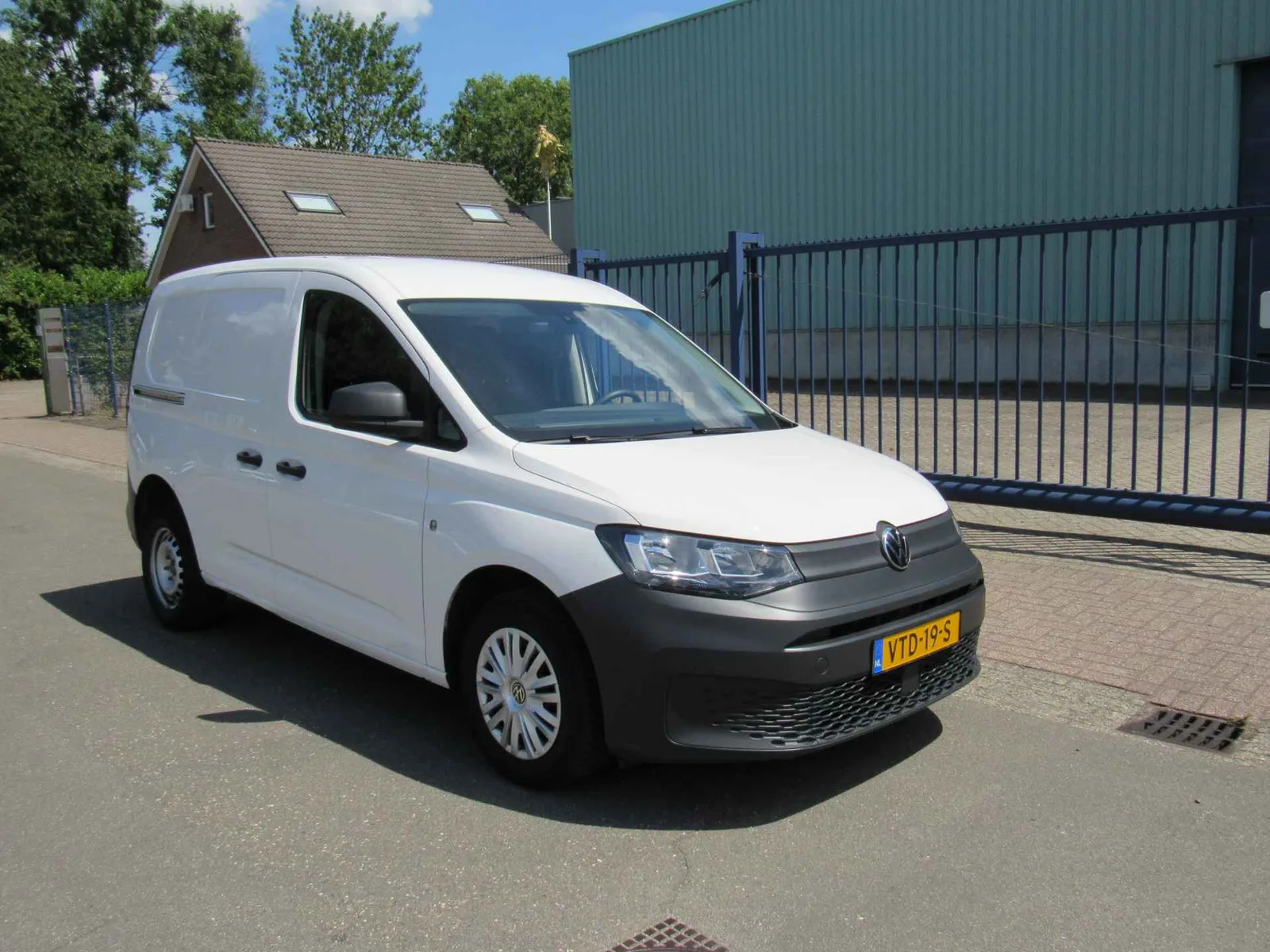 Volkswagen Caddy (2022) — foto 1