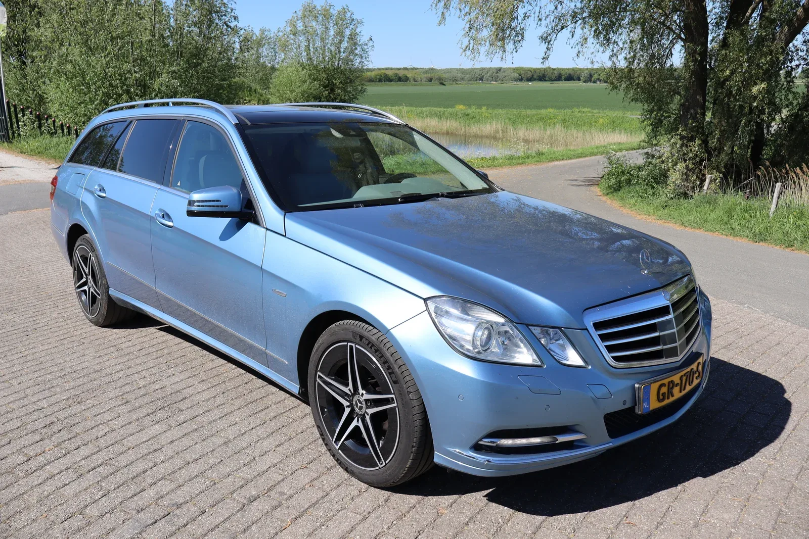 Mercedes-Benz E-Klasse (2011) — foto 1