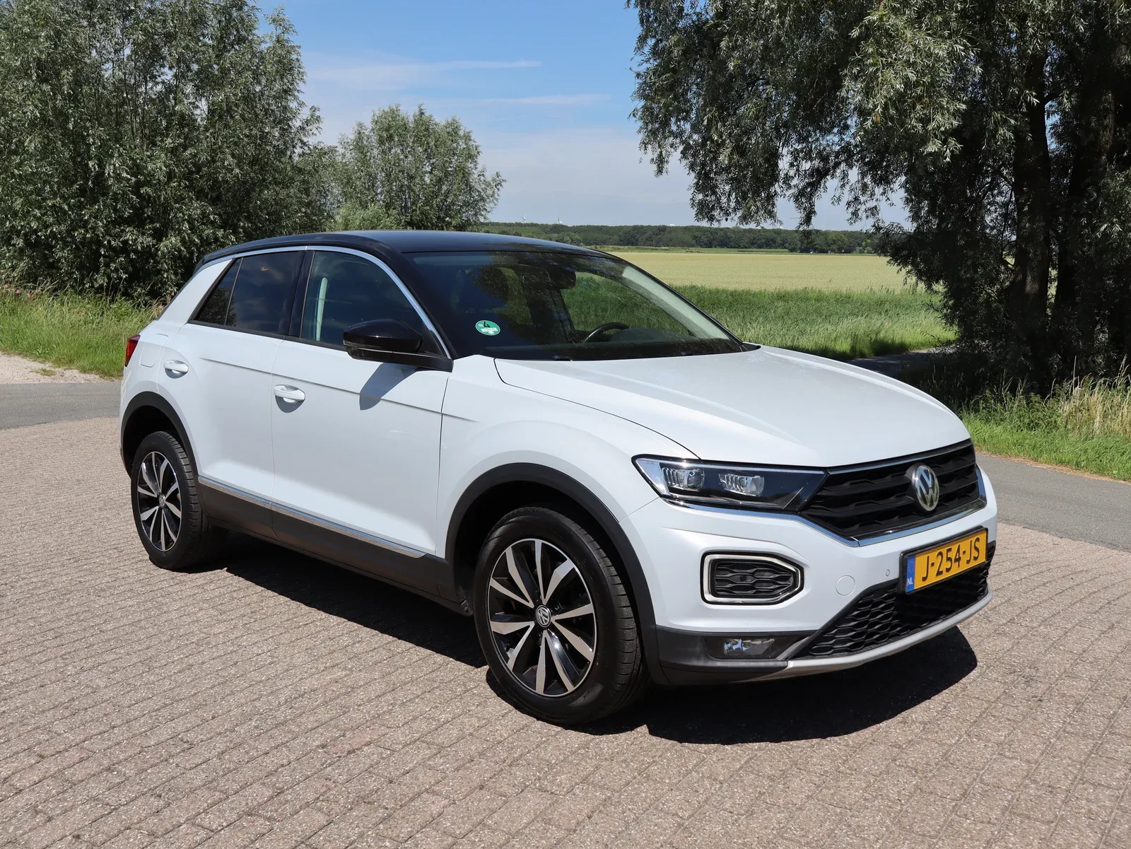 Volkswagen T-Roc (2018) — foto 1