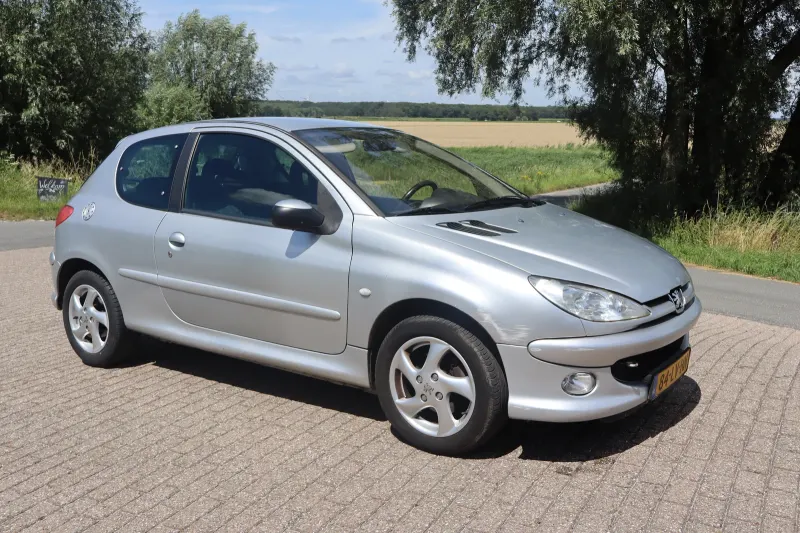 Peugeot 206 (2003)