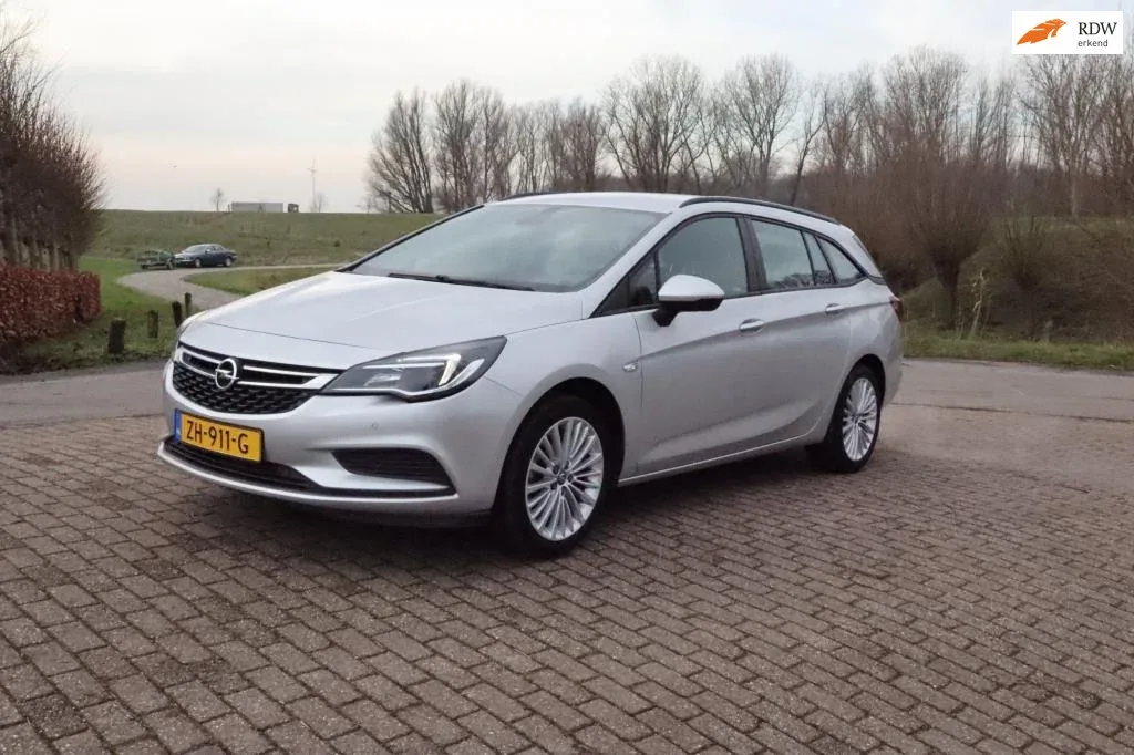 Opel Astra (2018) — foto 1