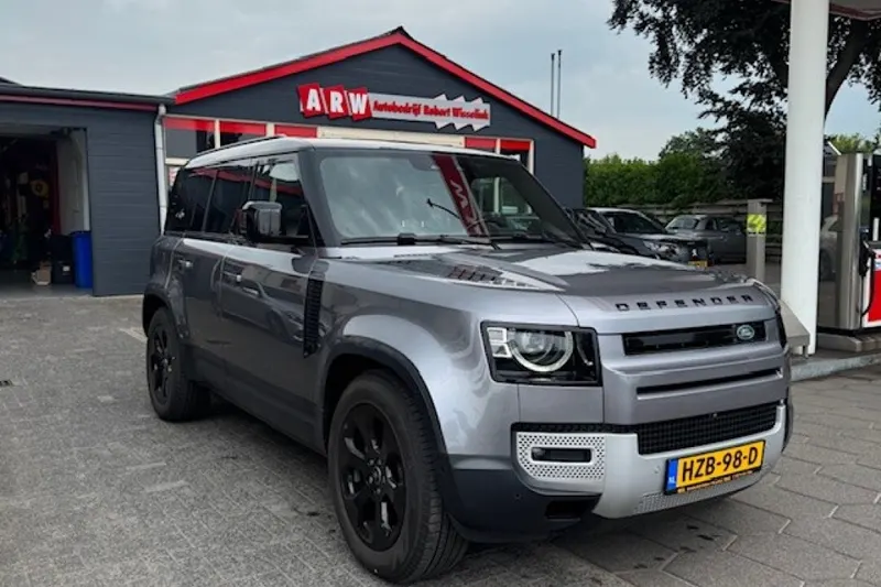 Land Rover Defender (2023)