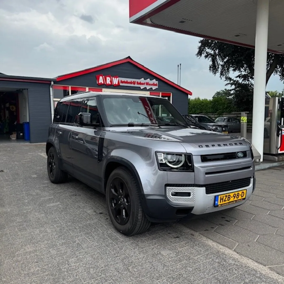 Land Rover Defender (2023) — foto 1