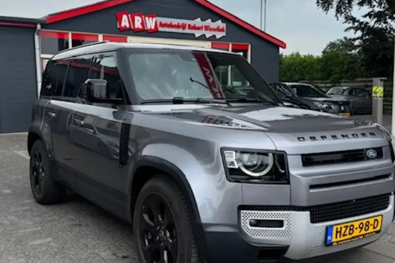 Land Rover Defender (2023)