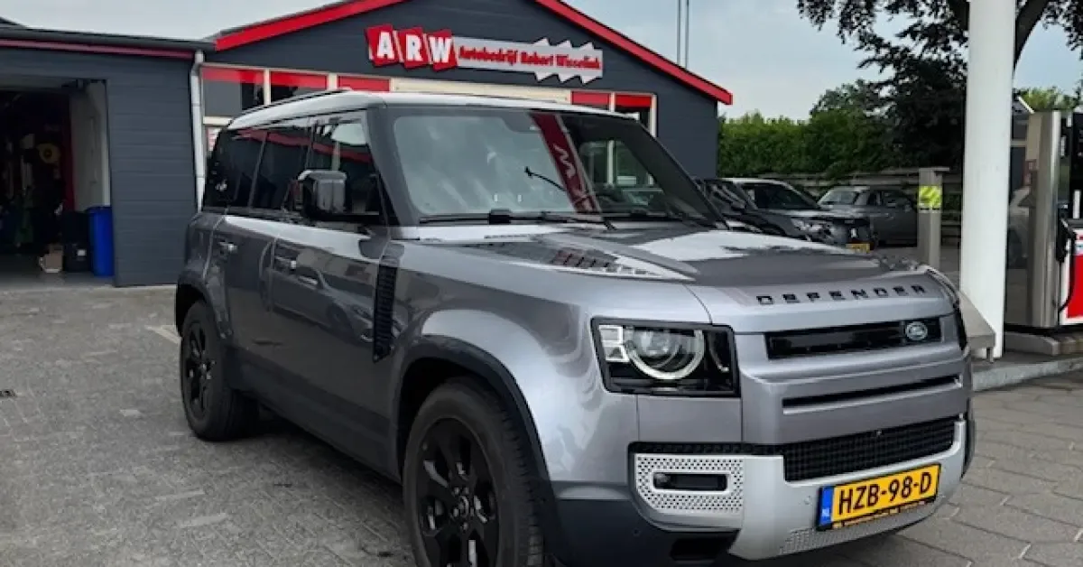 Land Rover Defender (2023) — foto 1