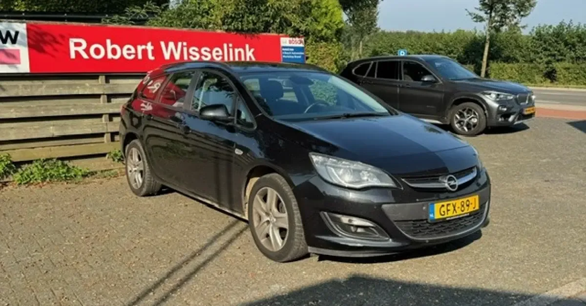 Opel Astra (2015) — foto 1
