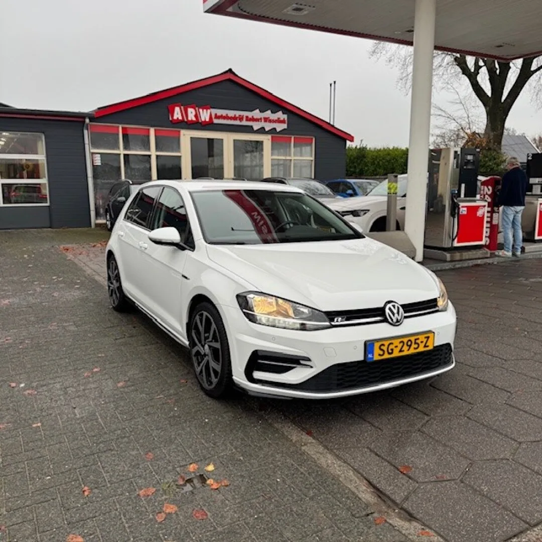 Volkswagen Golf (2018) — foto 1