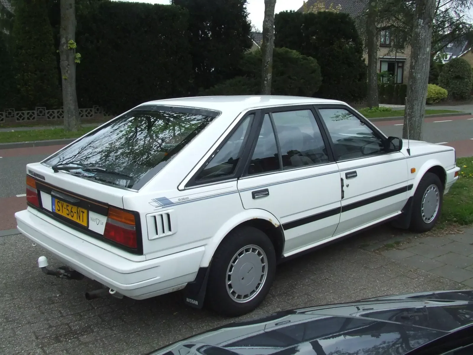 Nissan BLUEBIRD (1988) — foto 1