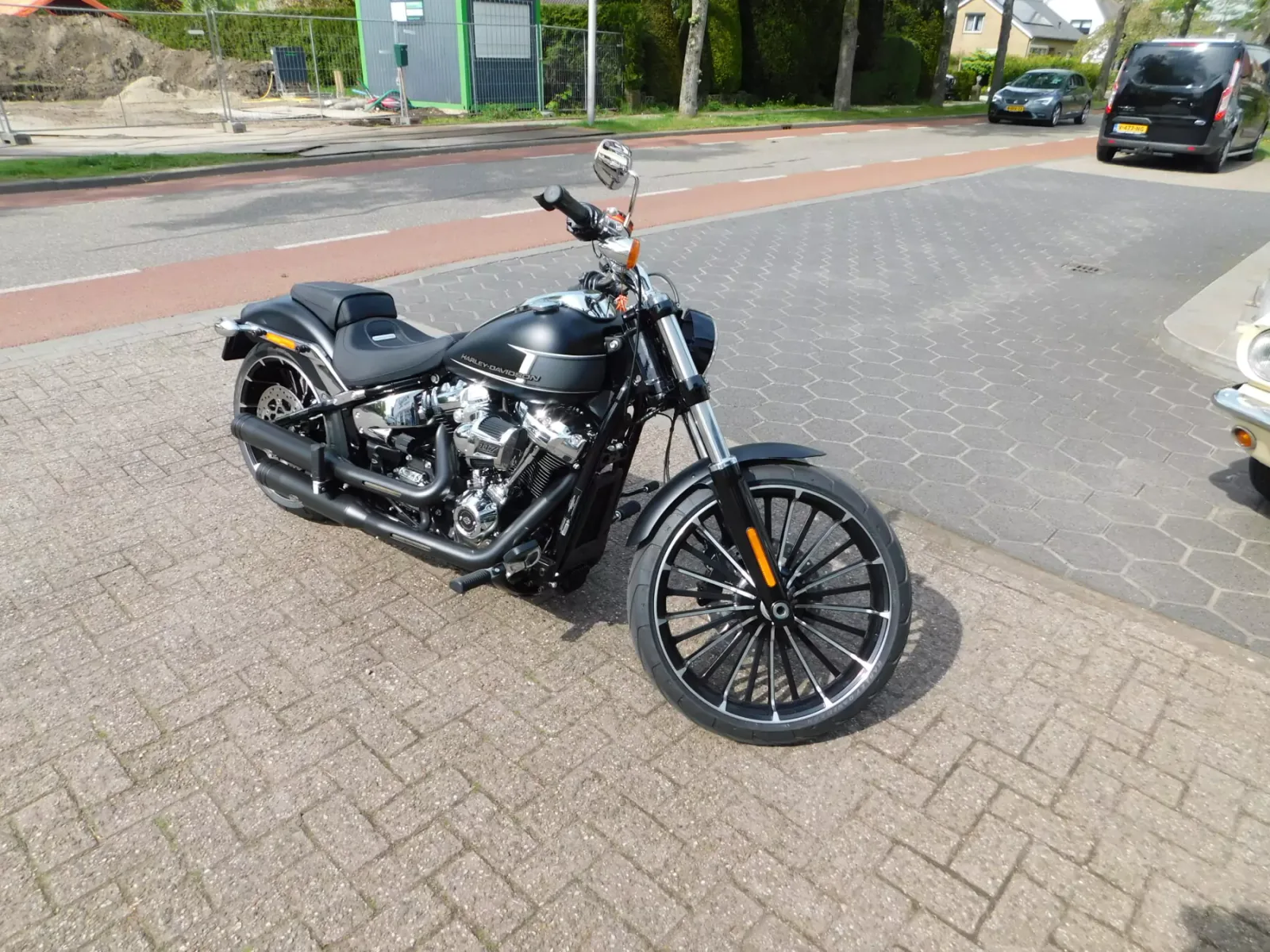 Harley-Davidson Breakout (2023) — foto 1