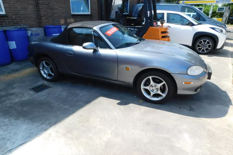 Mazda MX-5 (2004)