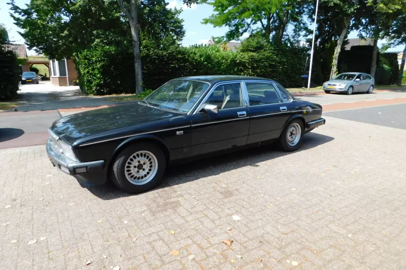 Daimler 6 (1989)