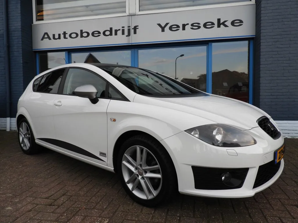 SEAT Leon (2012) — foto 1
