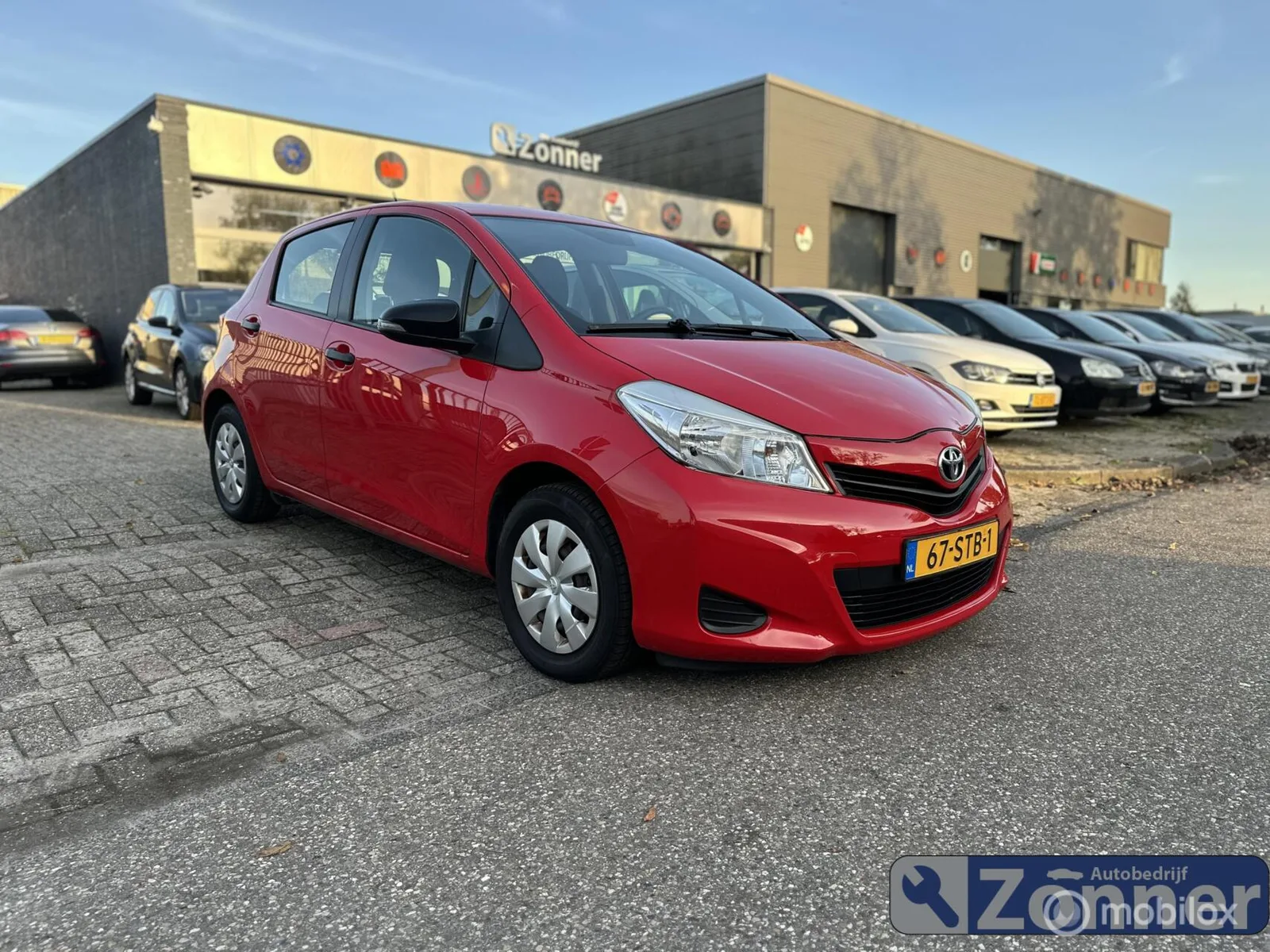 Toyota Yaris (2011) — foto 1