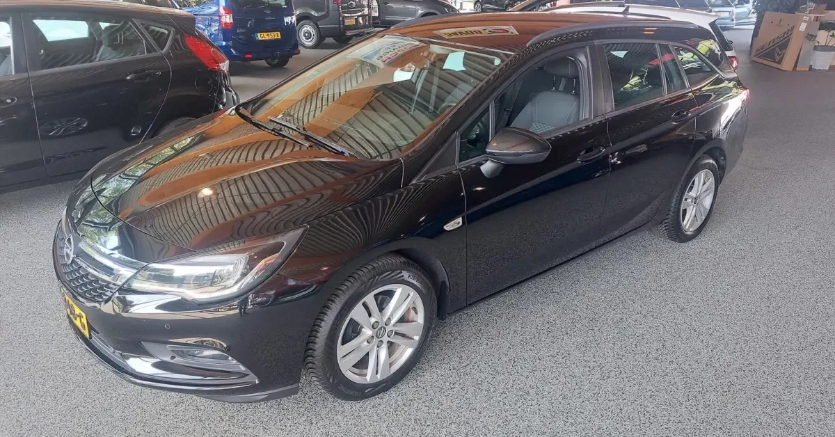 Opel Astra (2017) — foto 1
