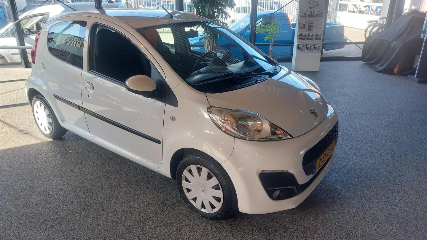Peugeot 107 (2013) — foto 1