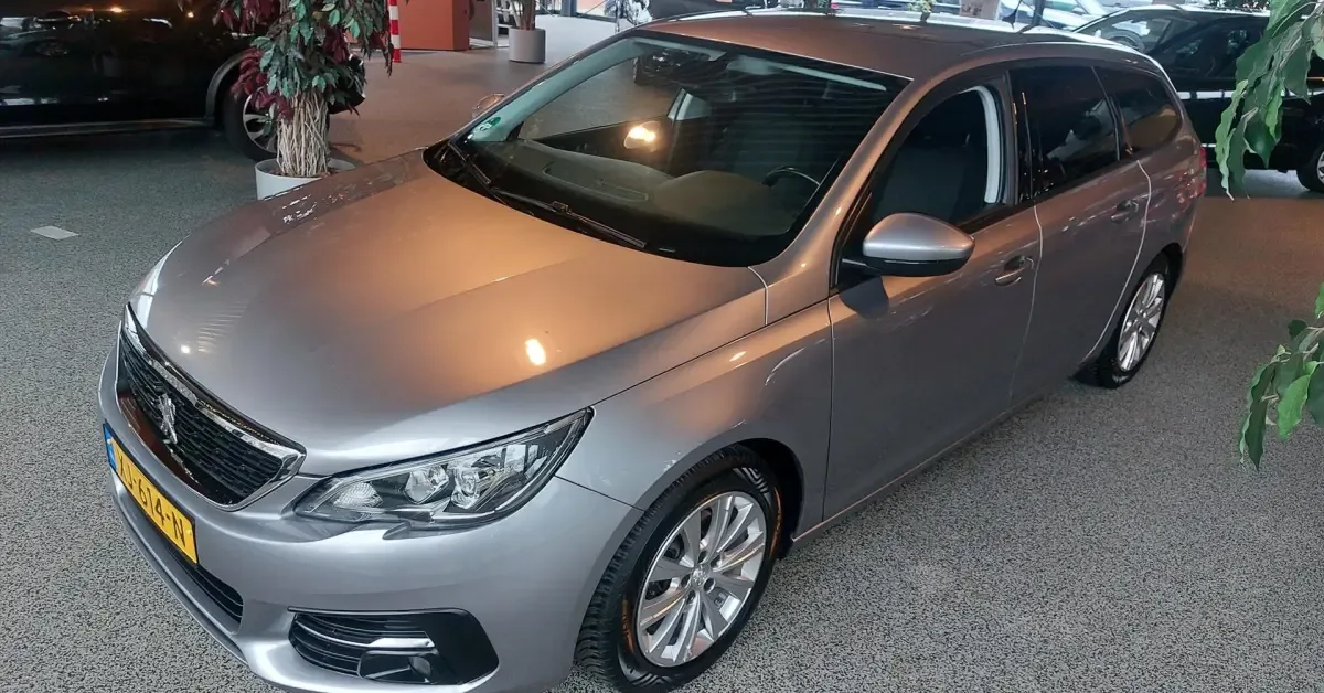 Peugeot 308 (2018) — foto 1