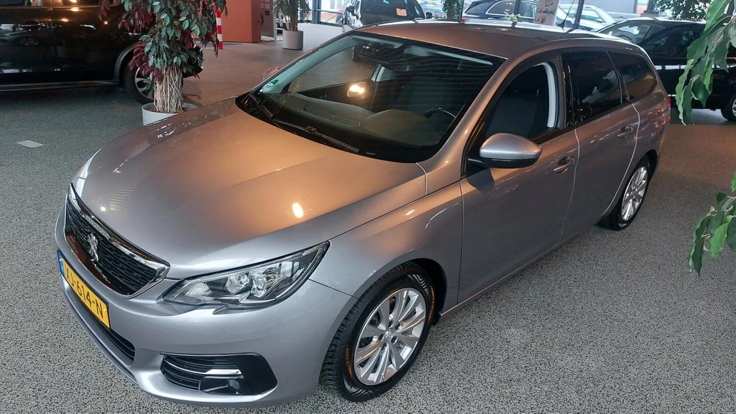 Peugeot 308 (2018) — foto 1