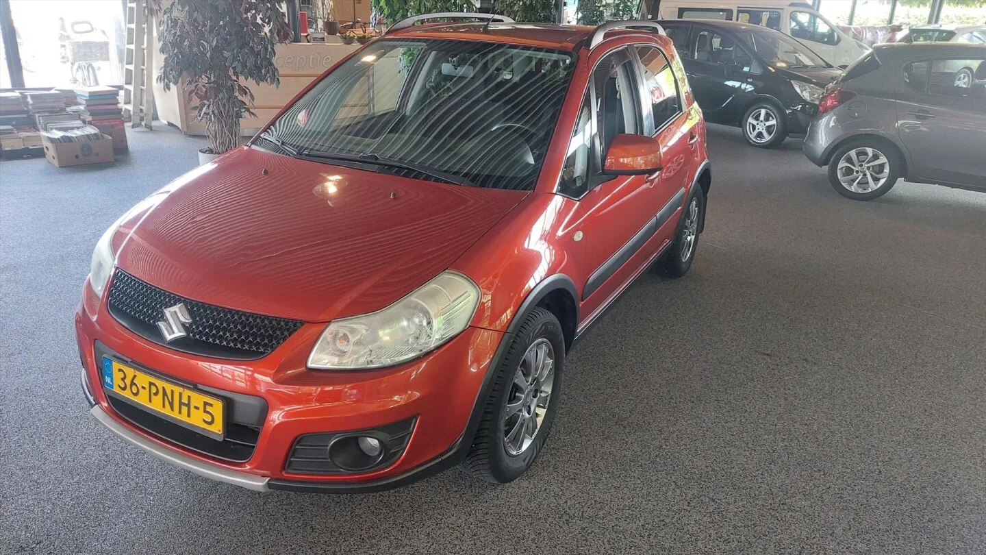 Suzuki SX4 (2011) — foto 1