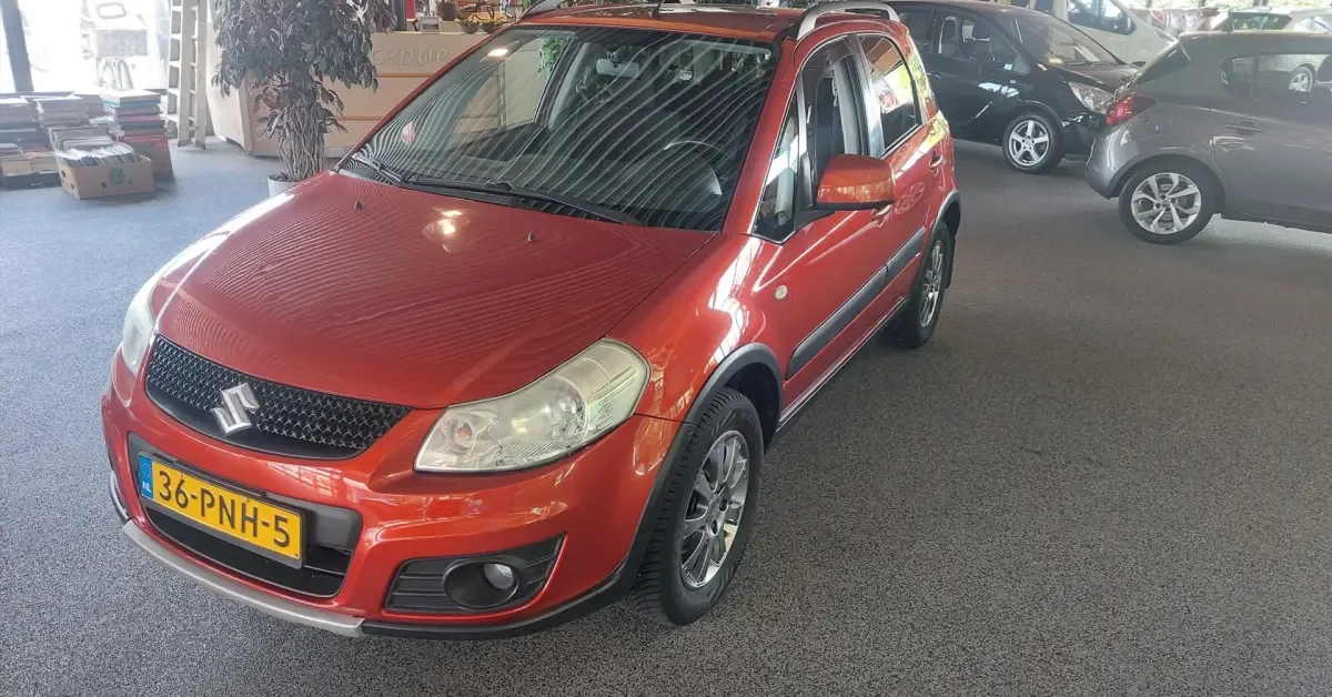 Suzuki SX4 (2011) — foto 1