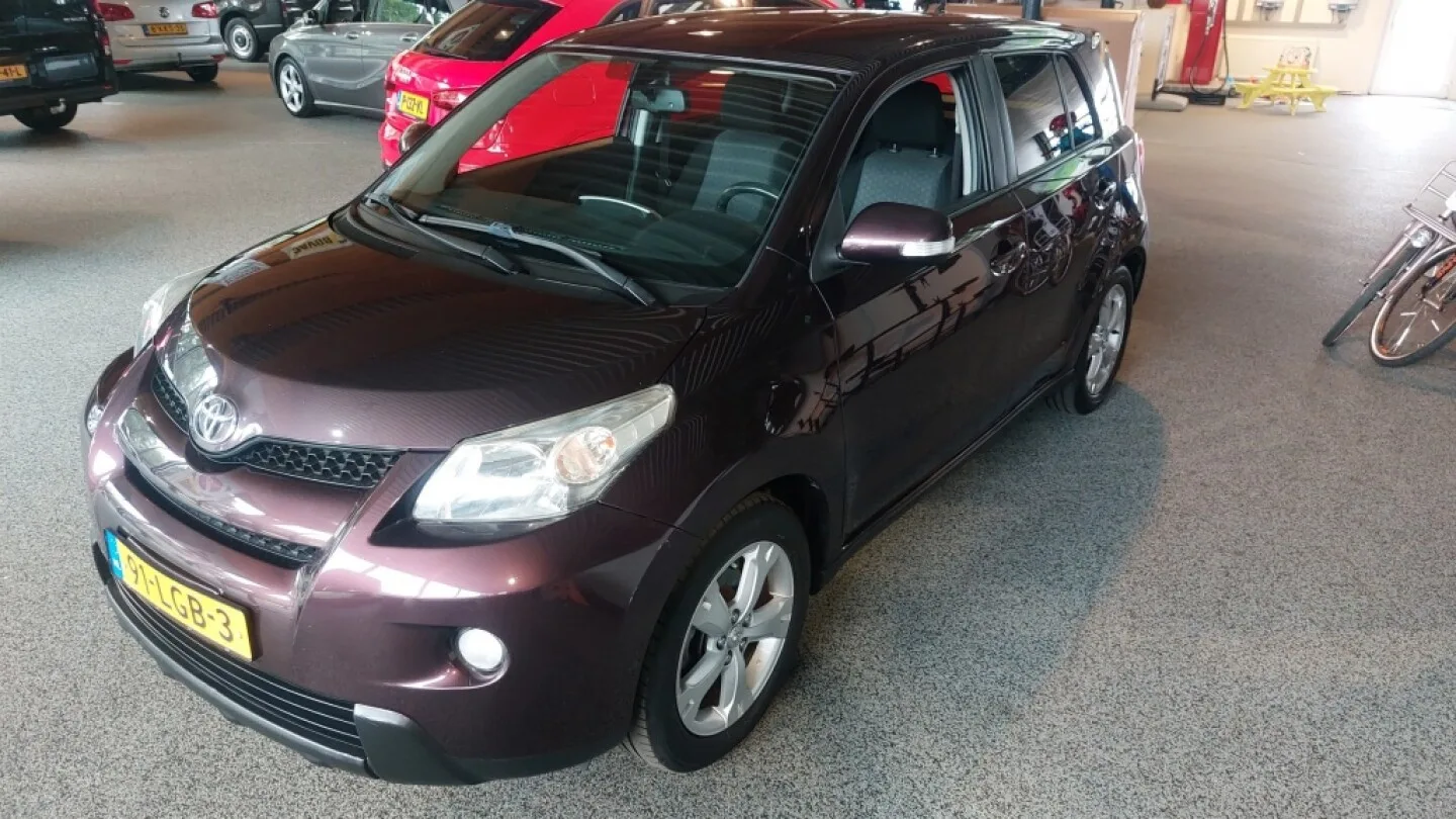 Toyota Urban Cruiser (2010) — foto 1