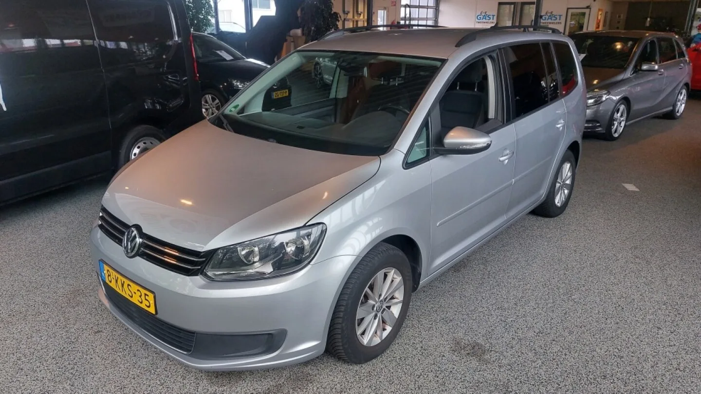 Volkswagen Touran (2013) — foto 1