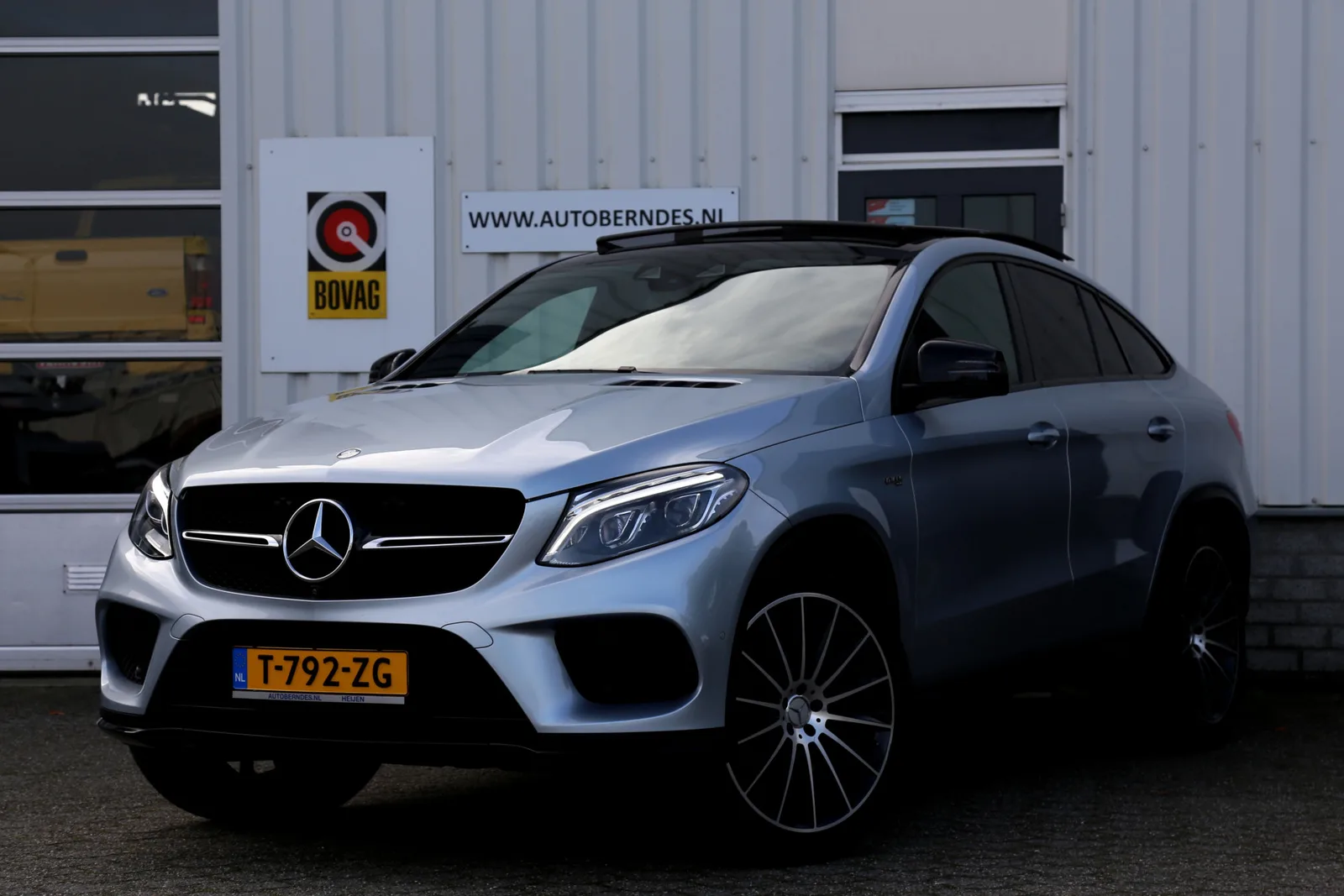Mercedes-Benz GLE (2016) — foto 1