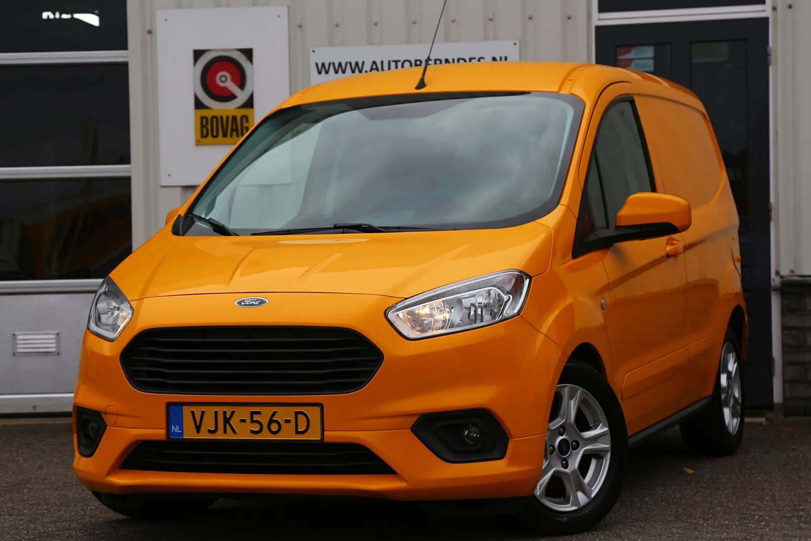 Ford Transit Courier (2021) — foto 1