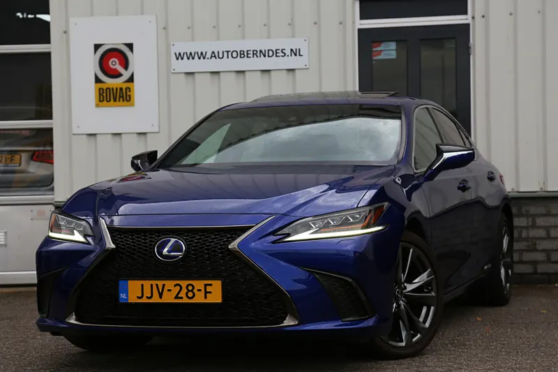 Lexus ES (2021)
