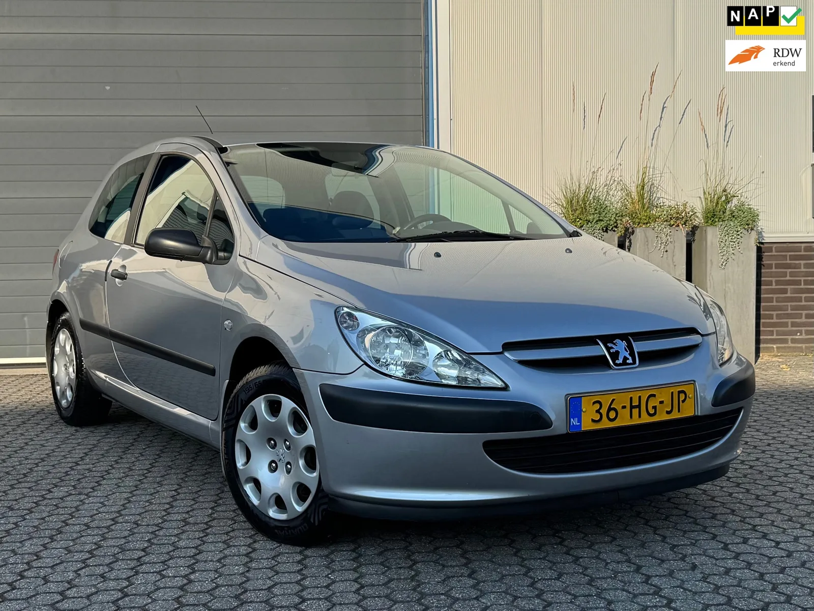 Peugeot 307 (2001) — foto 1