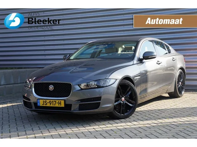 Jaguar XE (2016) — foto 1