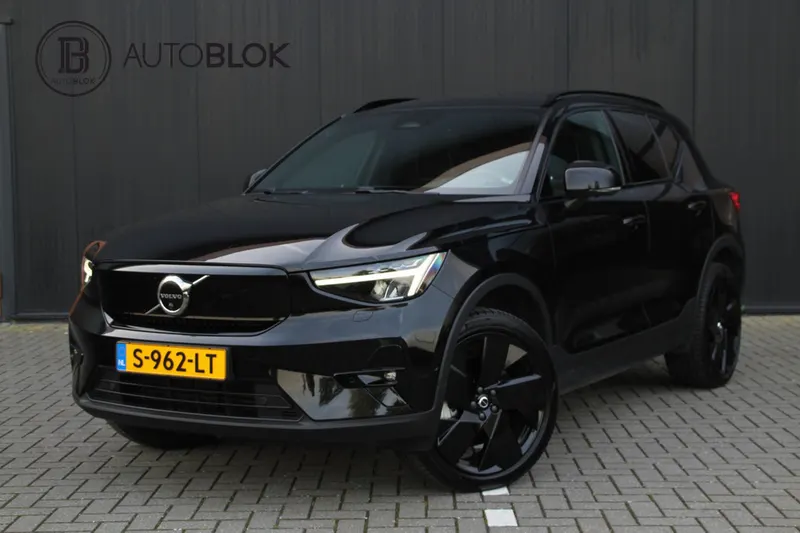 Volvo XC40 (2023)