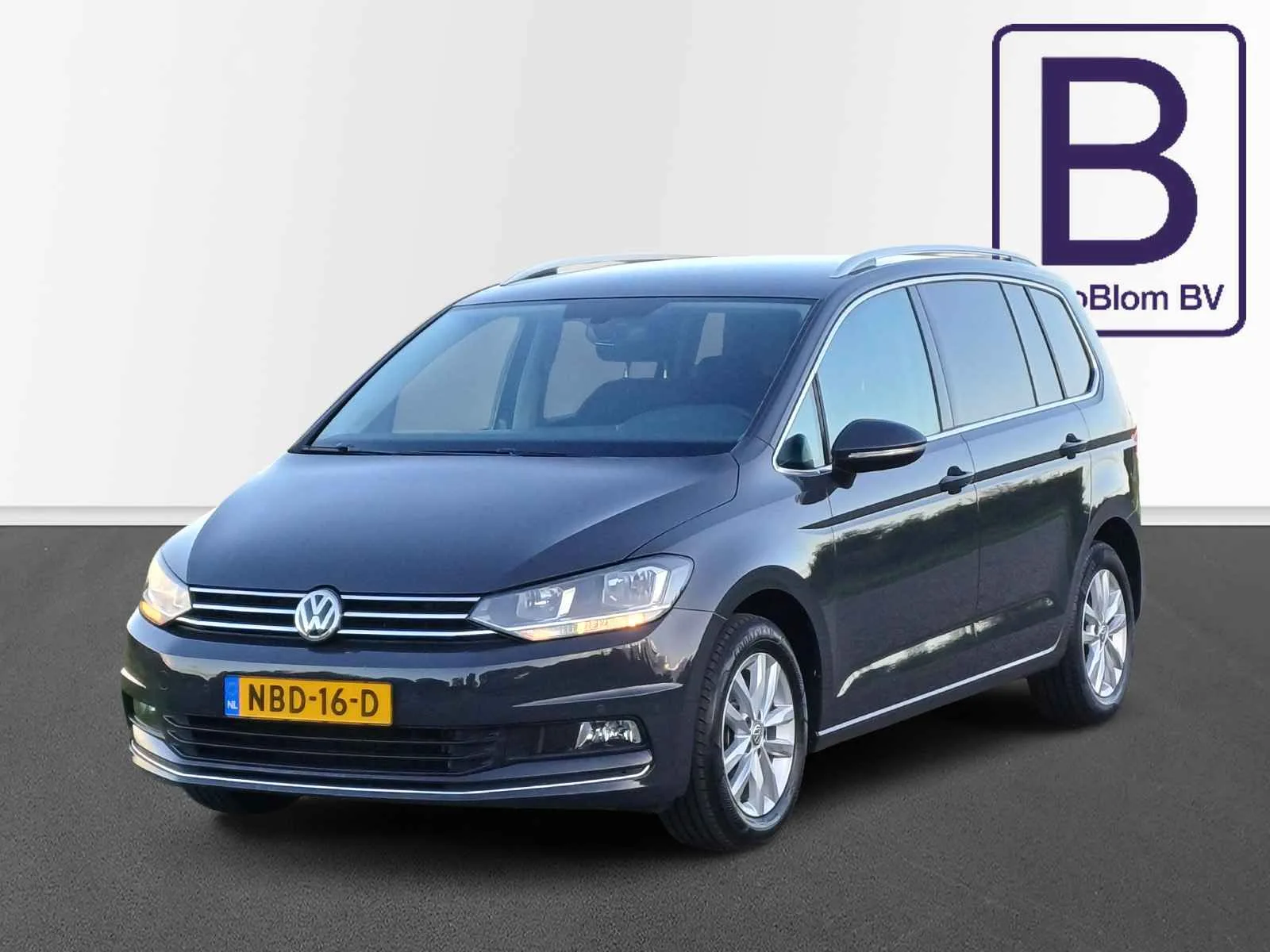 Volkswagen Touran (2019) — foto 1