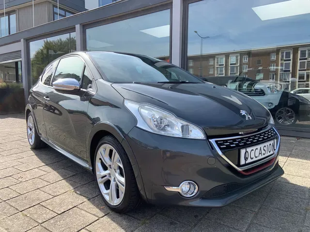 Peugeot 208 (2013) — foto 1